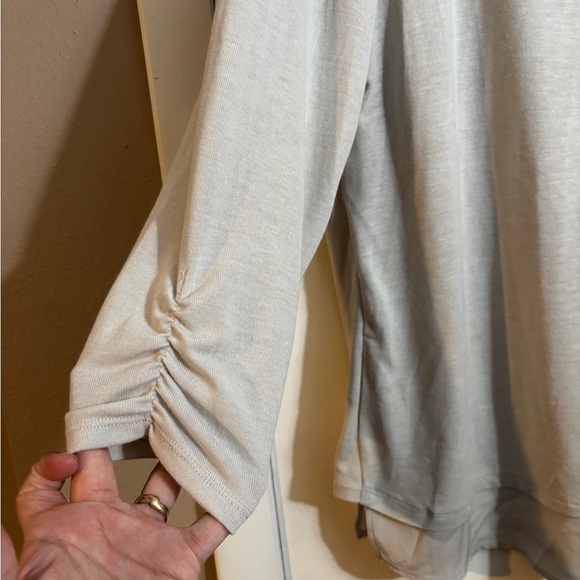 3/4 sleeve cream colored blouse - Picture 5 of 8